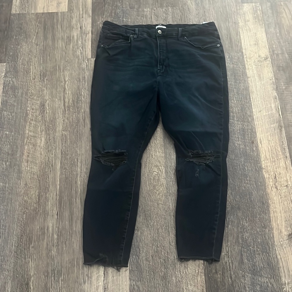 Good American Distresses Jeans